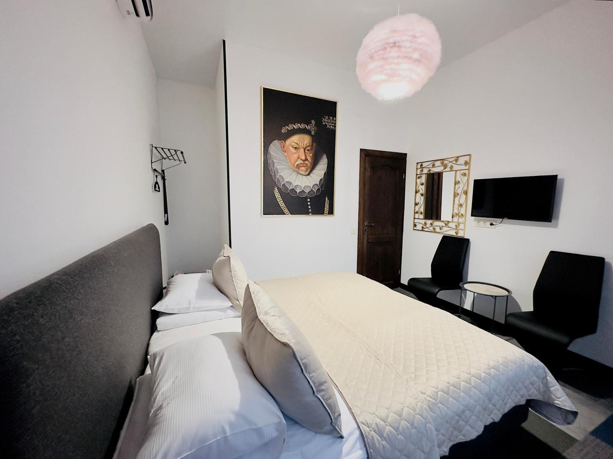 Broken Bed Hootel Kaunas Exterior photo